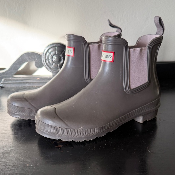 Hunter Short Chelsea Boots in gray size 8 - Picture 2 of 9